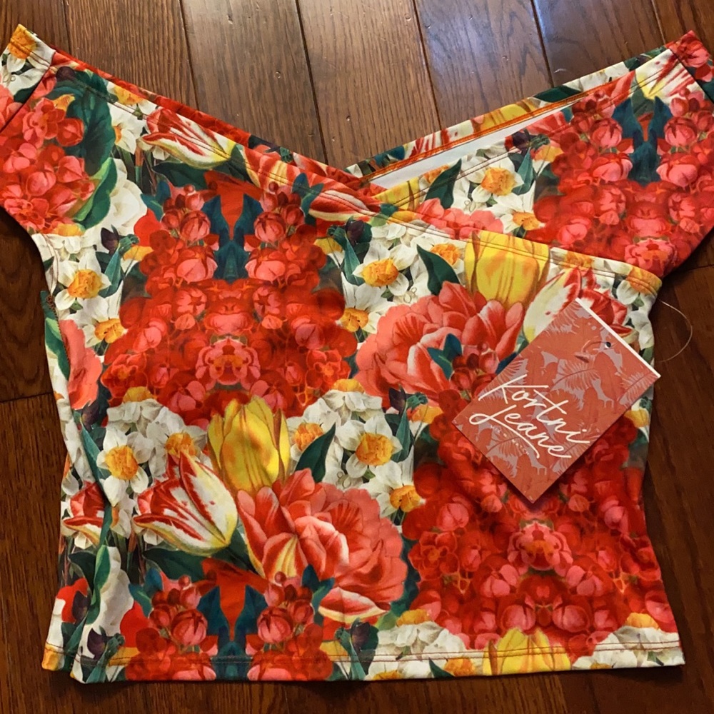 NWT Kortni Jeane Tulip Off the Shoulder Top